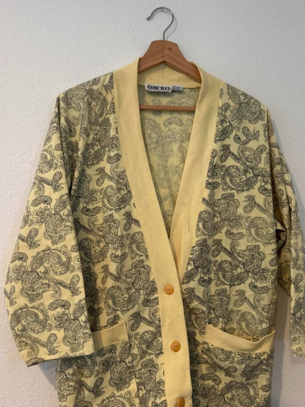 Ricki yellow & green paisley cardigan with pockets, size L. Polyester & cotton